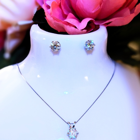 1CT x 2 Elegant Moissanite Earrings, 6 Prong, 925 Silver - Picture 10 of 14